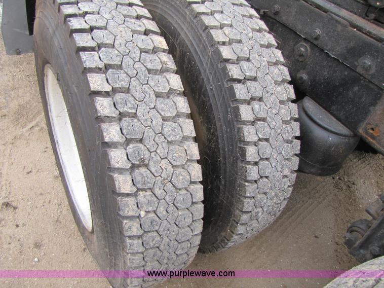 image for item B2188 1997 Peterbilt 357 semi truck