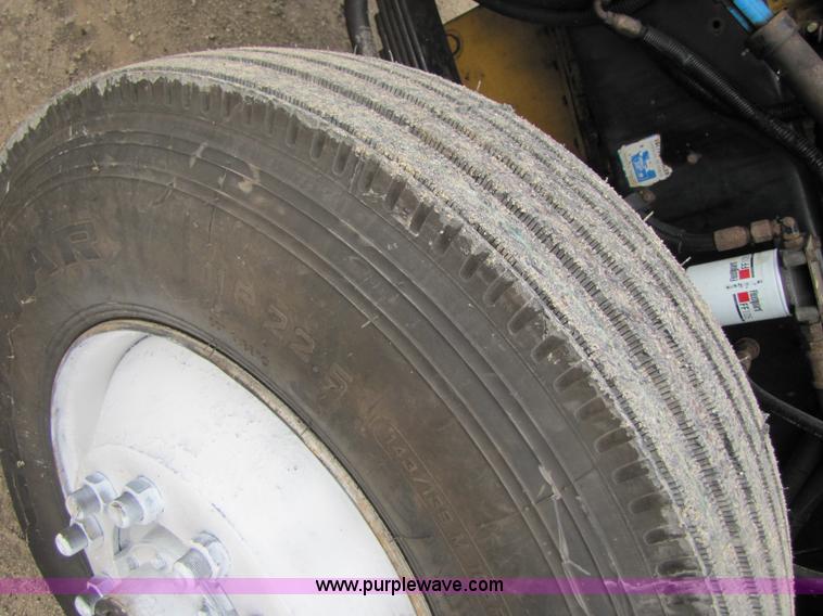 image for item B2188 1997 Peterbilt 357 semi truck