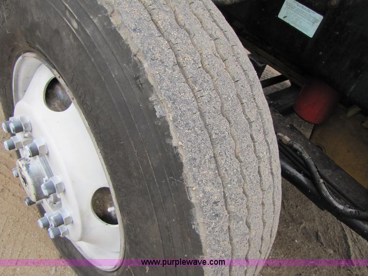 image for item B2188 1997 Peterbilt 357 semi truck