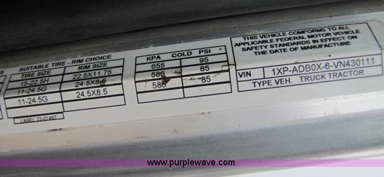 image for item B2188 1997 Peterbilt 357 semi truck