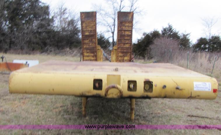image for item B6189 1977 Nabor 25 ton flatbed lowboy trailer
