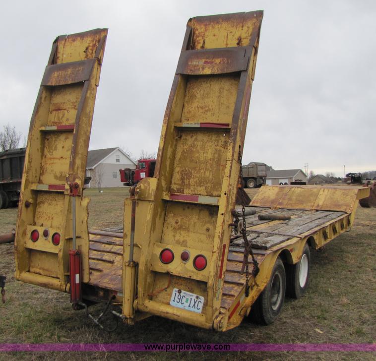 image for item B6189 1977 Nabor 25 ton flatbed lowboy trailer