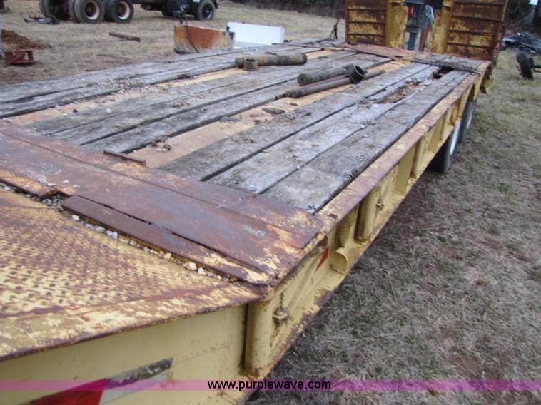 image for item B6189 1977 Nabor 25 ton flatbed lowboy trailer