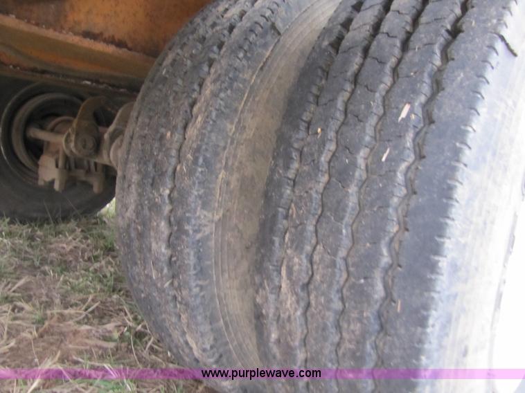 image for item B6189 1977 Nabor 25 ton flatbed lowboy trailer