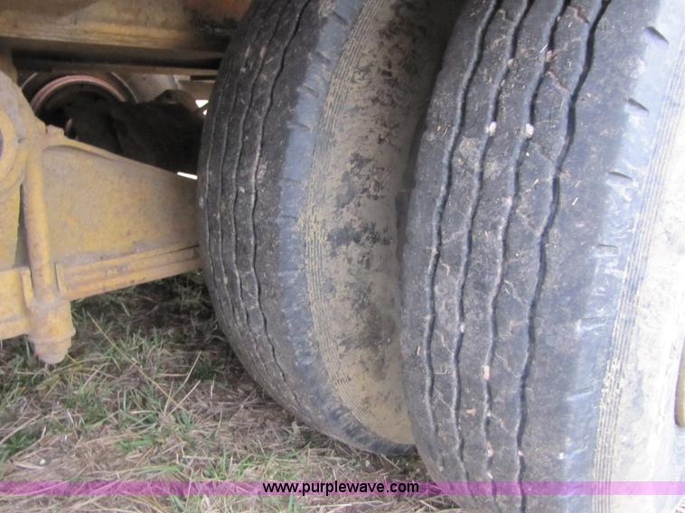 image for item B6189 1977 Nabor 25 ton flatbed lowboy trailer