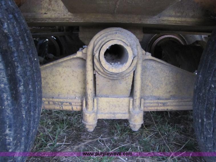 image for item B6189 1977 Nabor 25 ton flatbed lowboy trailer