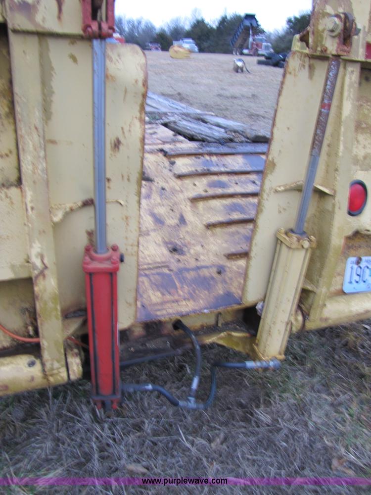 image for item B6189 1977 Nabor 25 ton flatbed lowboy trailer