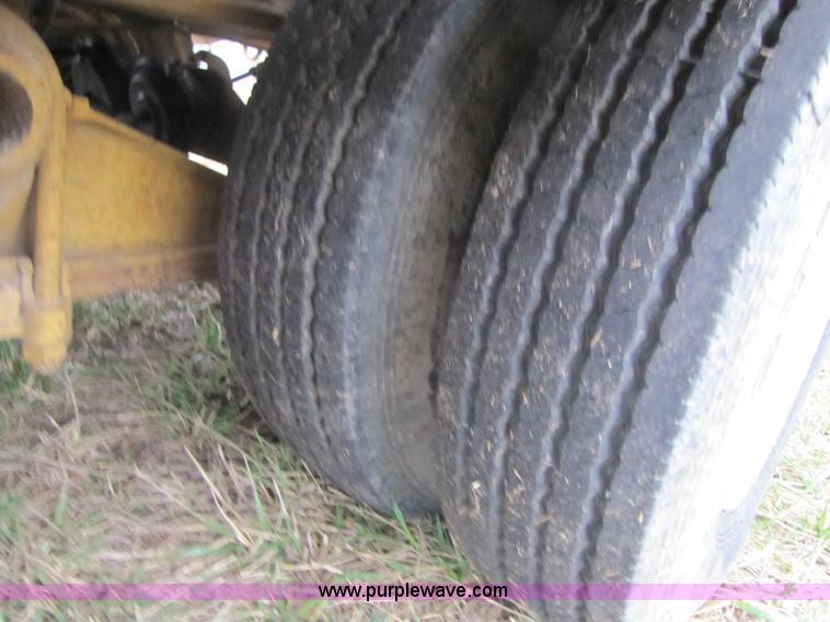 image for item B6189 1977 Nabor 25 ton flatbed lowboy trailer