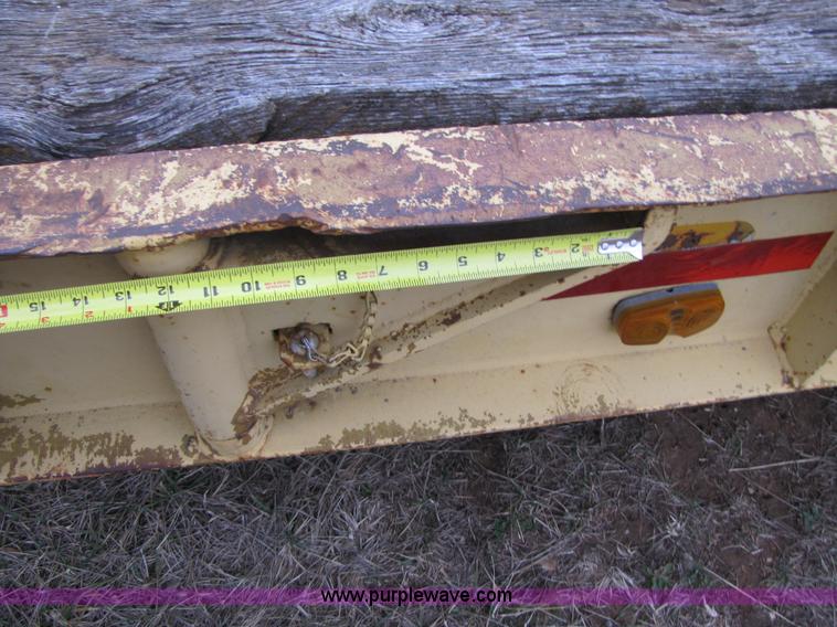 image for item B6189 1977 Nabor 25 ton flatbed lowboy trailer