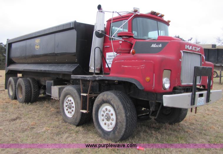 image for item B6190 1989 Mack DMM690EX dump truck
