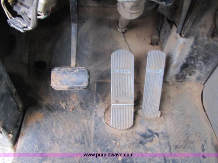 image for item B6190 1989 Mack DMM690EX dump truck