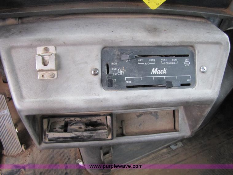 image for item B6190 1989 Mack DMM690EX dump truck