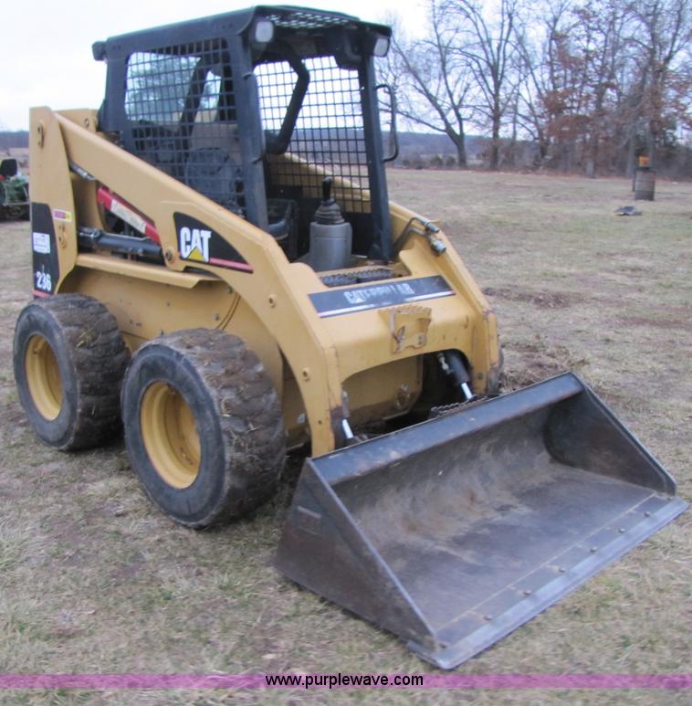 image for item B6192 2003 Caterpillar 236 skid steer