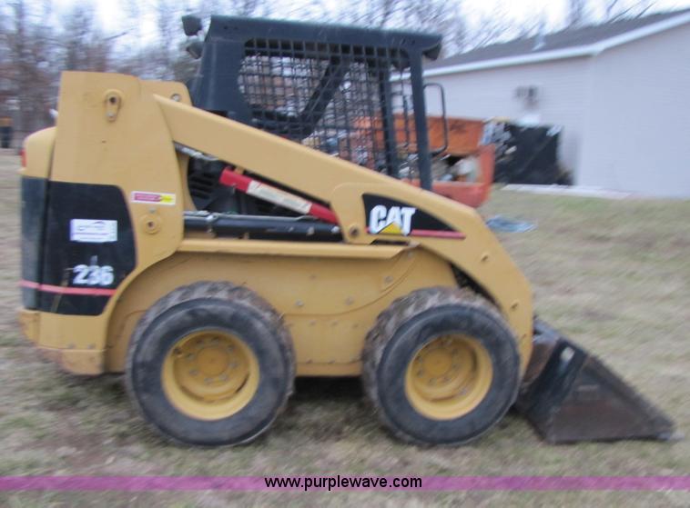 image for item B6192 2003 Caterpillar 236 skid steer