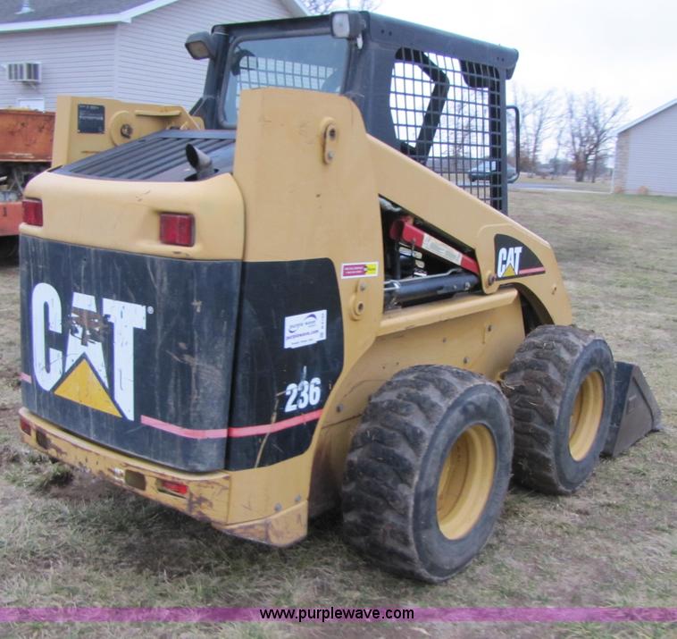 image for item B6192 2003 Caterpillar 236 skid steer