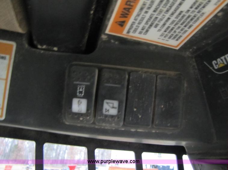 image for item B6192 2003 Caterpillar 236 skid steer