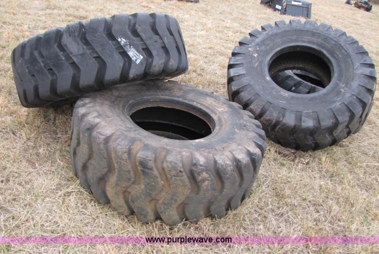 image for item E9584 (4) 20.5-25 tires
