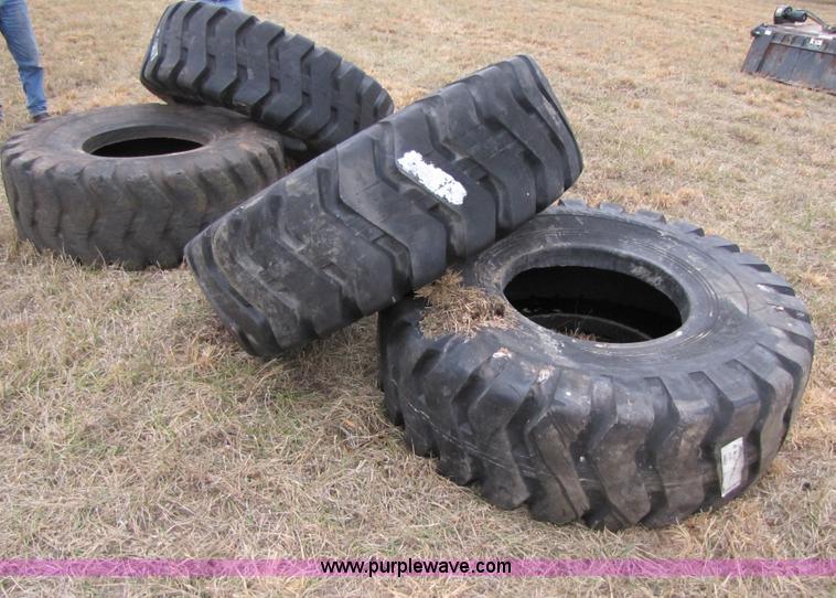 image for item E9584 (4) 20.5-25 tires