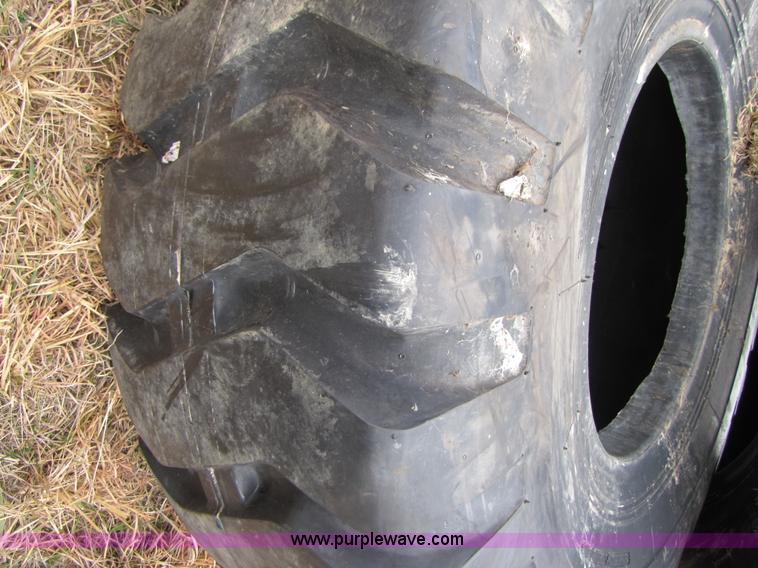 image for item E9584 (4) 20.5-25 tires