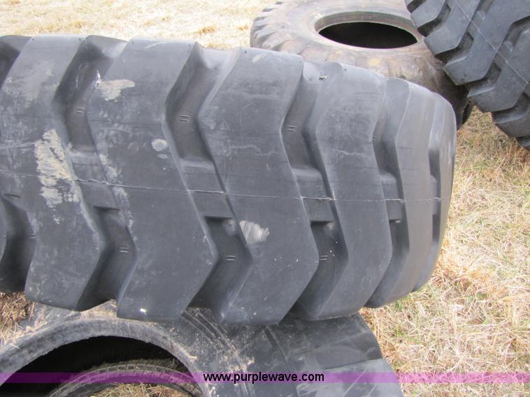 image for item E9584 (4) 20.5-25 tires