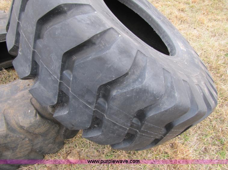 image for item E9584 (4) 20.5-25 tires