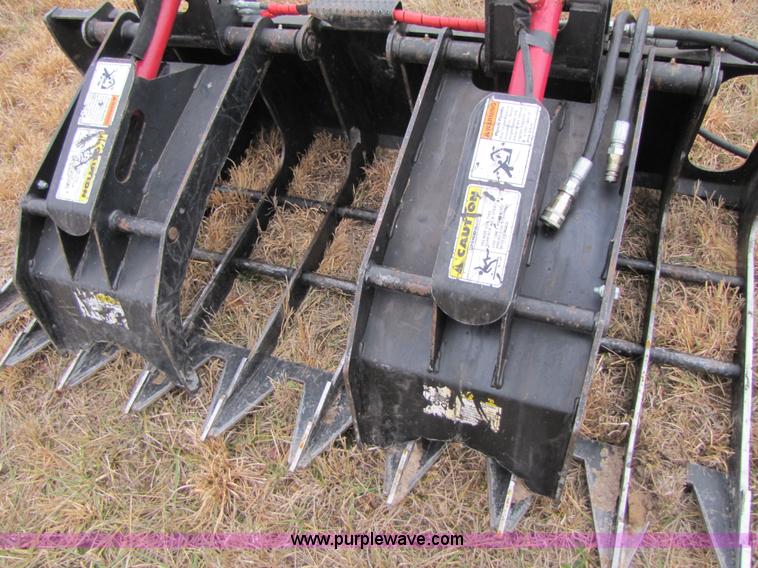 image for item E9589 2009 Lowe G72 72" brush grapple