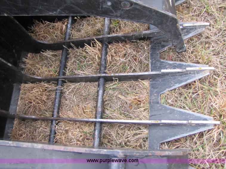 image for item E9589 2009 Lowe G72 72" brush grapple