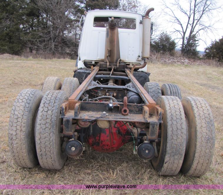 image for item E9602 1989 Ford LTS9000 truck cab and chassis