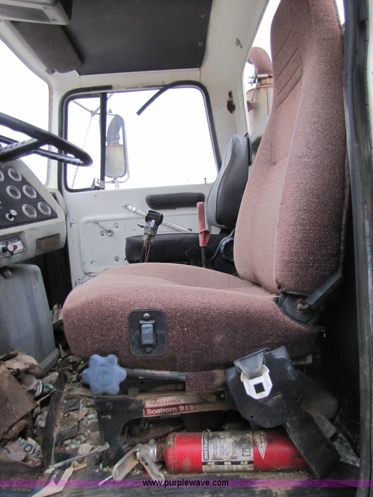 image for item E9602 1989 Ford LTS9000 truck cab and chassis