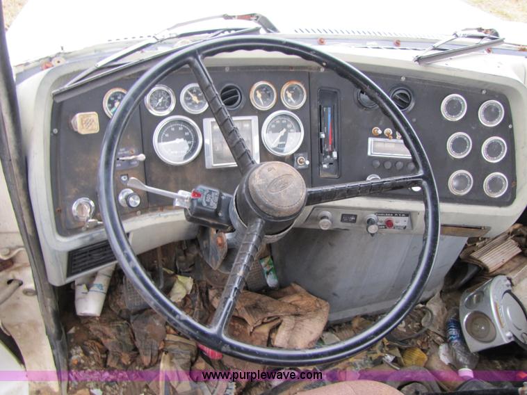 image for item E9602 1989 Ford LTS9000 truck cab and chassis