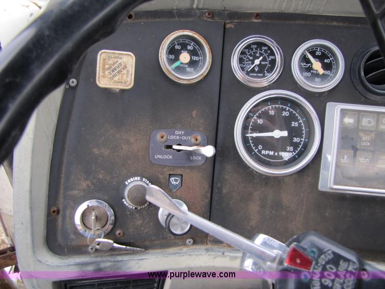 image for item E9602 1989 Ford LTS9000 truck cab and chassis