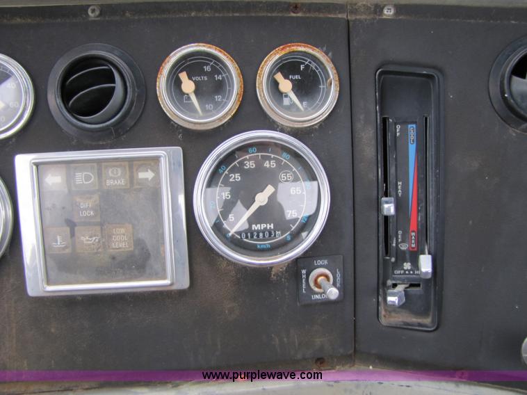 image for item E9602 1989 Ford LTS9000 truck cab and chassis