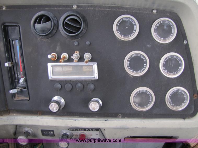 image for item E9602 1989 Ford LTS9000 truck cab and chassis