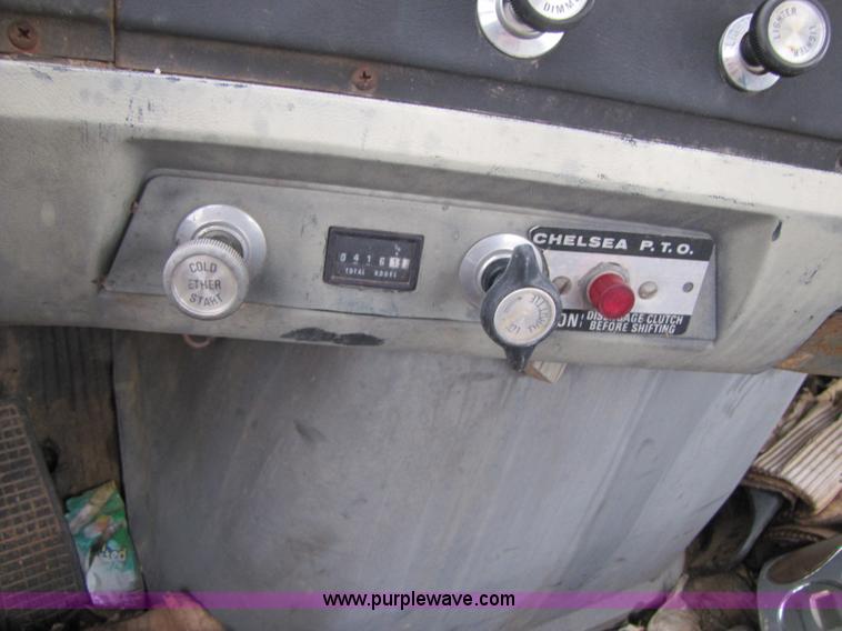 image for item E9602 1989 Ford LTS9000 truck cab and chassis