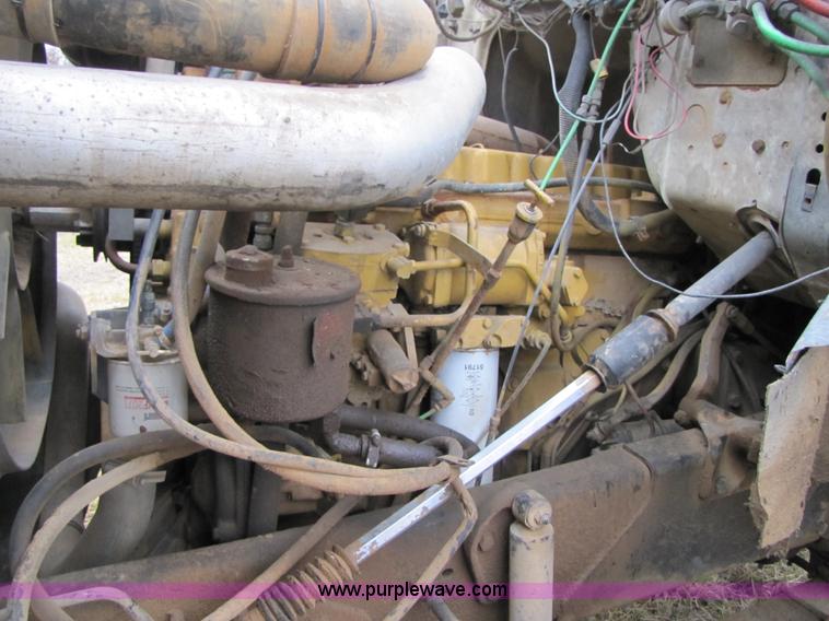 image for item E9602 1989 Ford LTS9000 truck cab and chassis