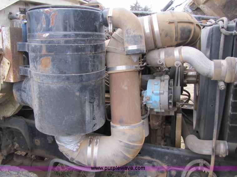 image for item E9602 1989 Ford LTS9000 truck cab and chassis