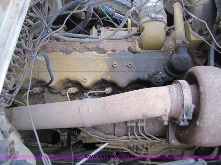 image for item E9602 1989 Ford LTS9000 truck cab and chassis