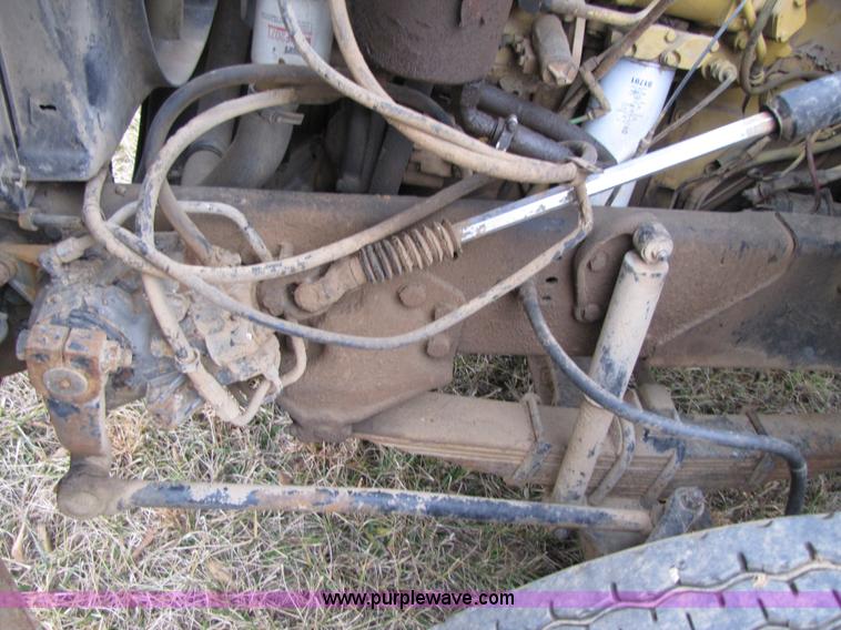 image for item E9602 1989 Ford LTS9000 truck cab and chassis