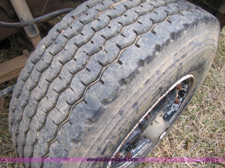 image for item E9602 1989 Ford LTS9000 truck cab and chassis