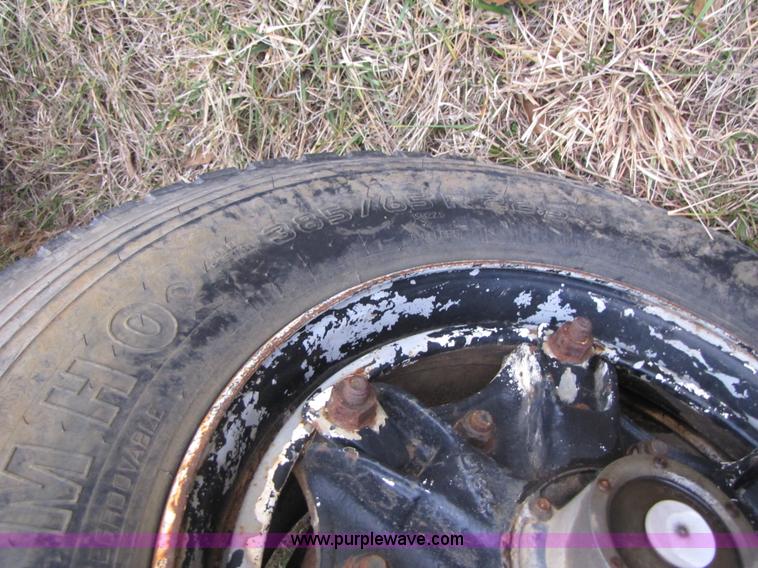 image for item E9602 1989 Ford LTS9000 truck cab and chassis