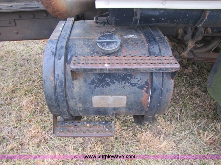 image for item E9602 1989 Ford LTS9000 truck cab and chassis