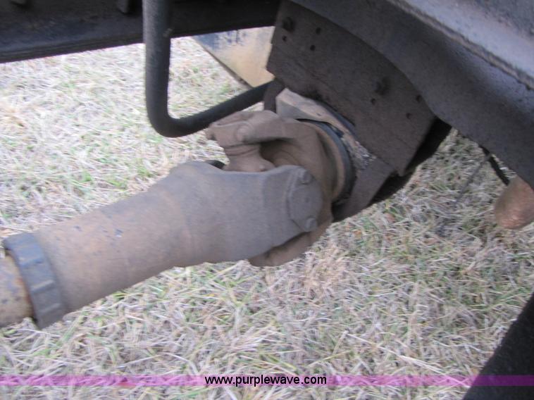 image for item E9602 1989 Ford LTS9000 truck cab and chassis