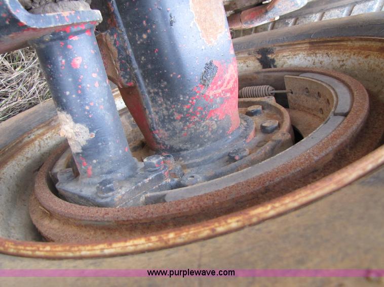 image for item E9602 1989 Ford LTS9000 truck cab and chassis