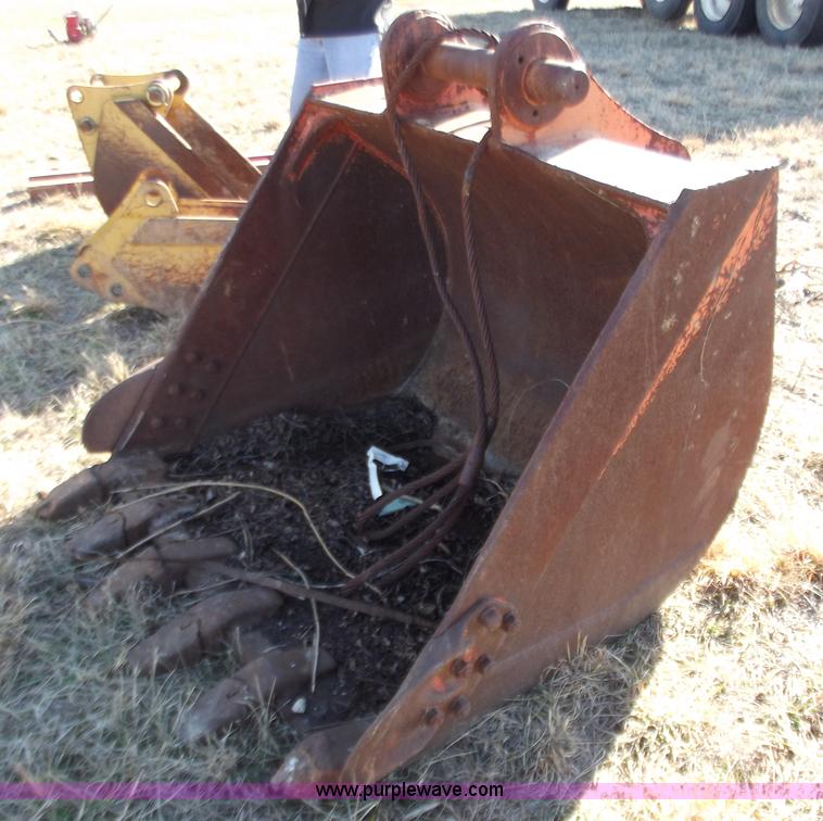 image for item E9615 56" bucket with teeth