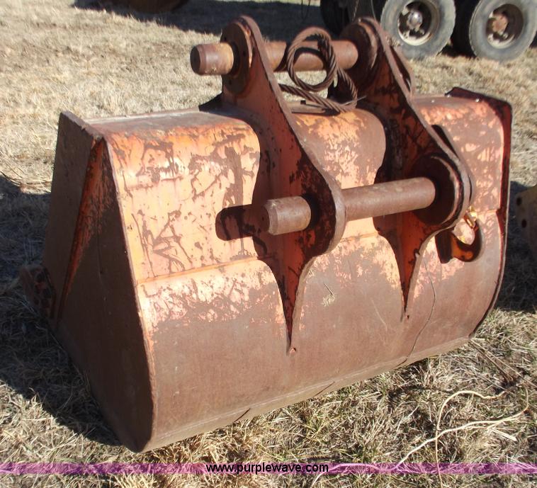 image for item E9615 56" bucket with teeth