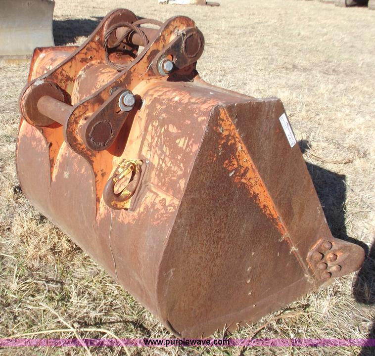 image for item E9615 56" bucket with teeth