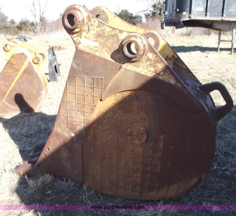 image for item E9619 24" bucket with teeth