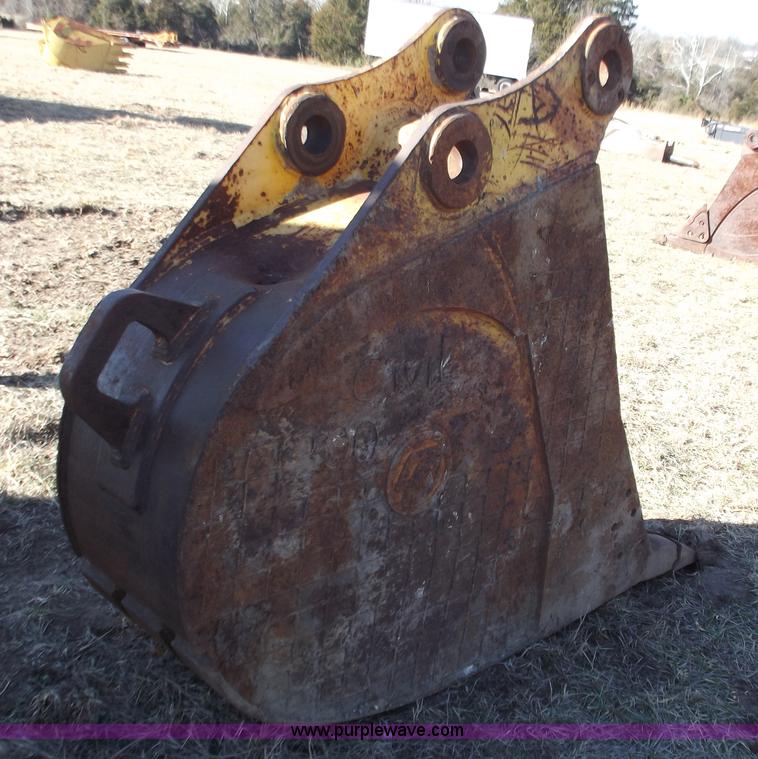 image for item E9619 24" bucket with teeth