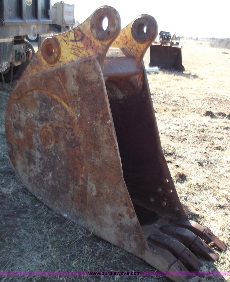 image for item E9619 24" bucket with teeth