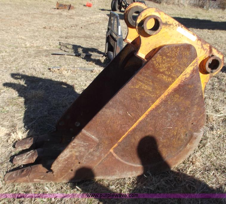 image for item E9620 24" bucket with teeth